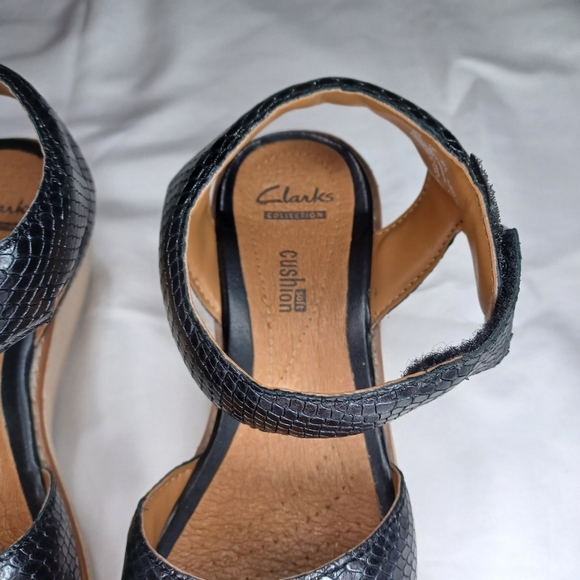Clarks Soft Cushion Women's Black Sandals - Picture 2 of 10